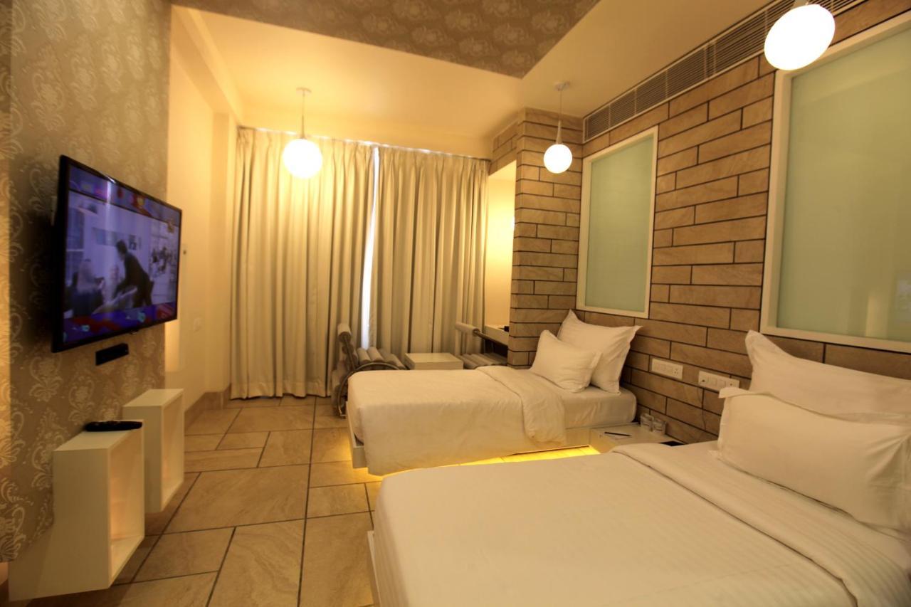 Hotel El Dorado Ahmedabad Extérieur photo