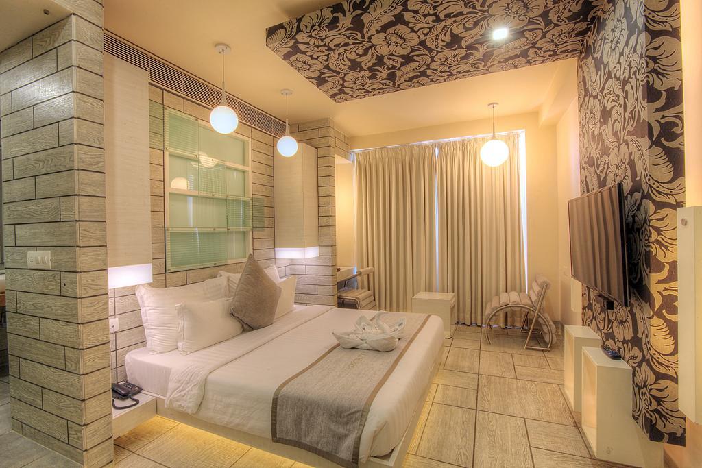 Hotel El Dorado Ahmedabad Extérieur photo