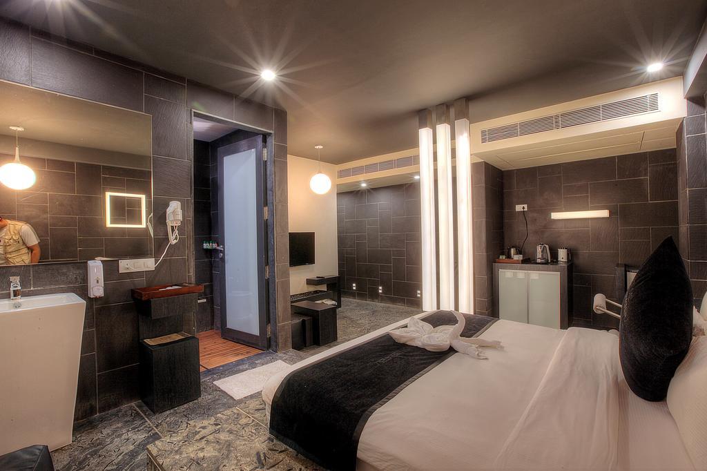 Hotel El Dorado Ahmedabad Extérieur photo