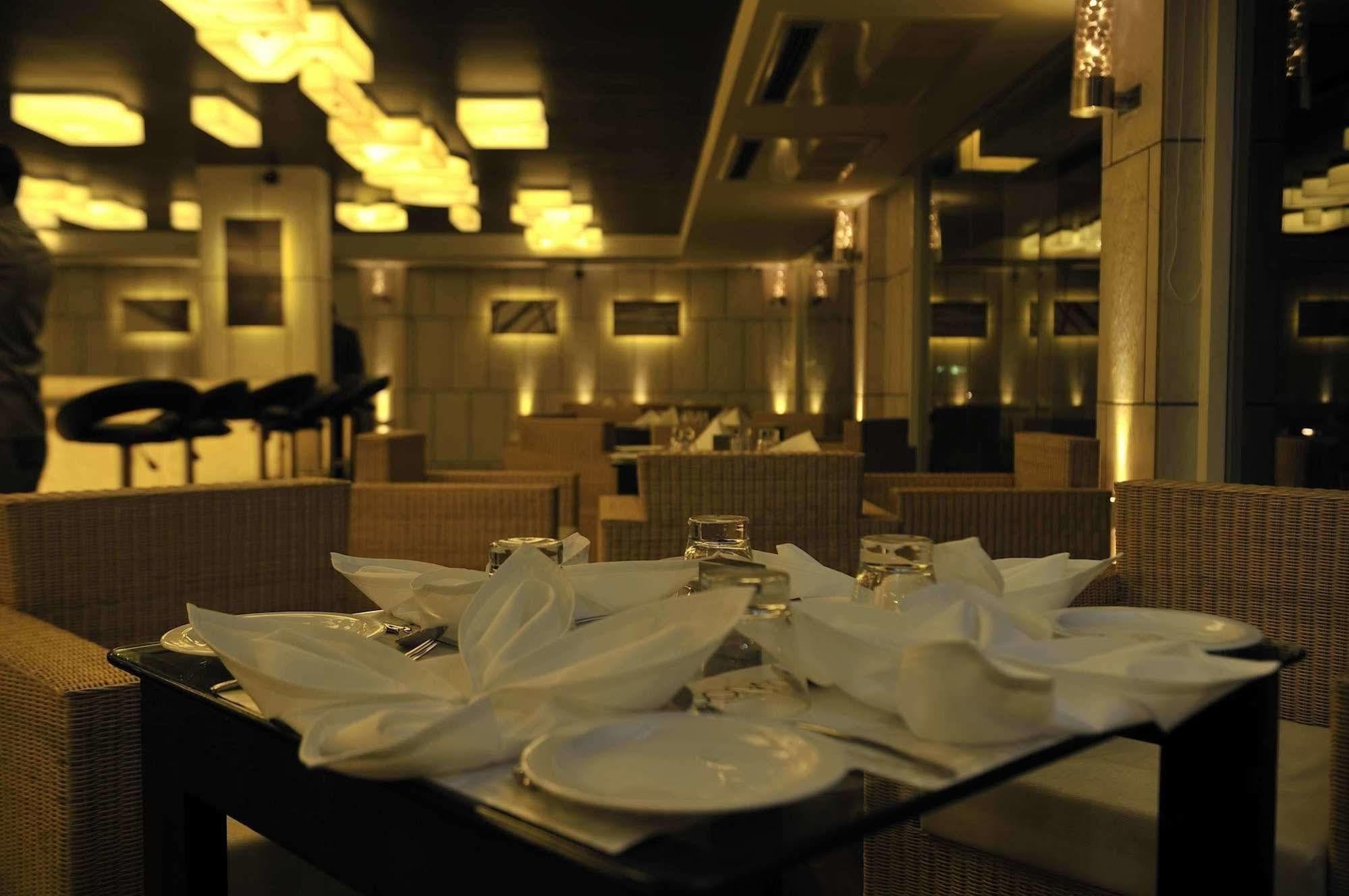 Hotel El Dorado Ahmedabad Extérieur photo