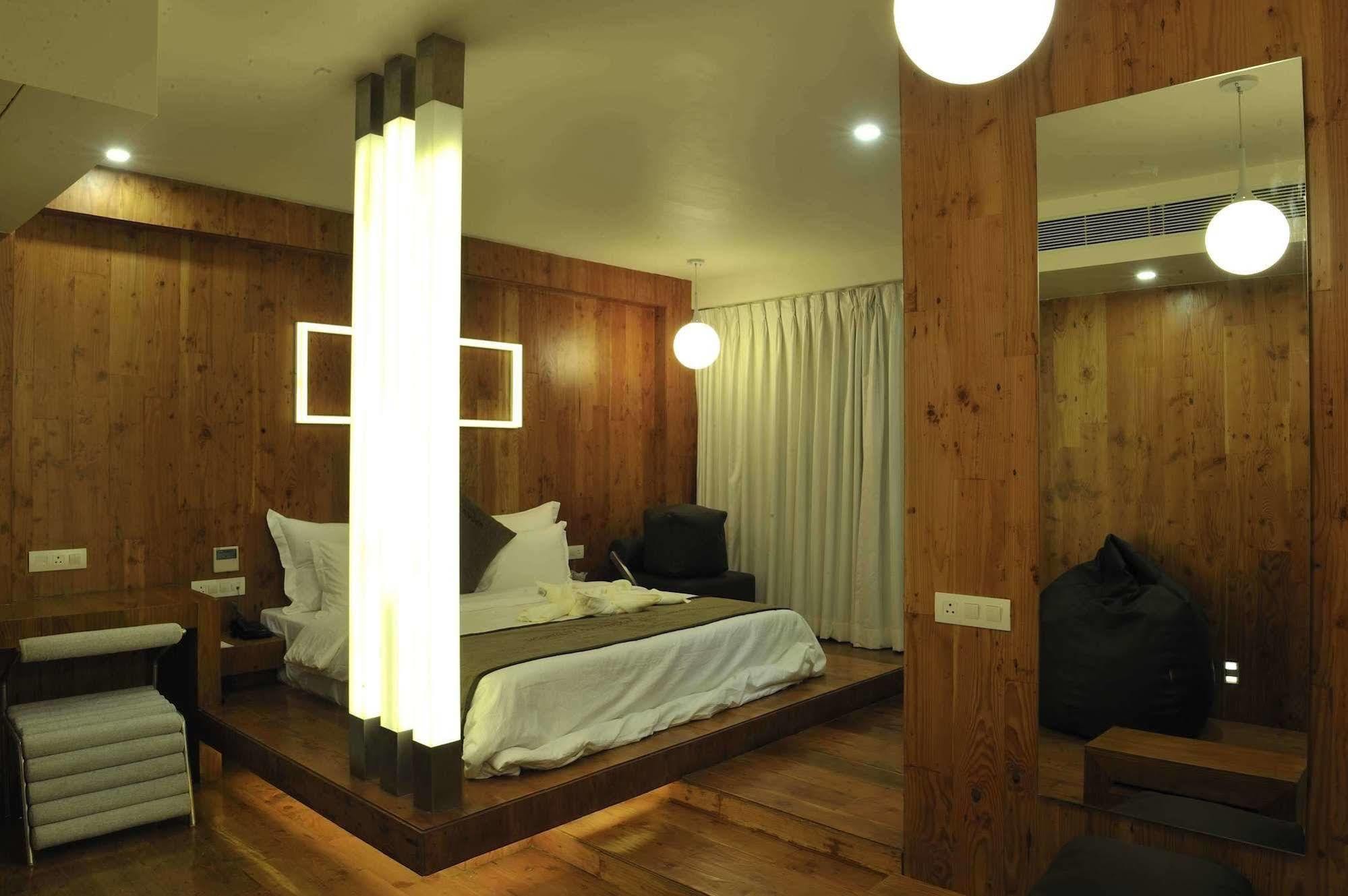 Hotel El Dorado Ahmedabad Extérieur photo