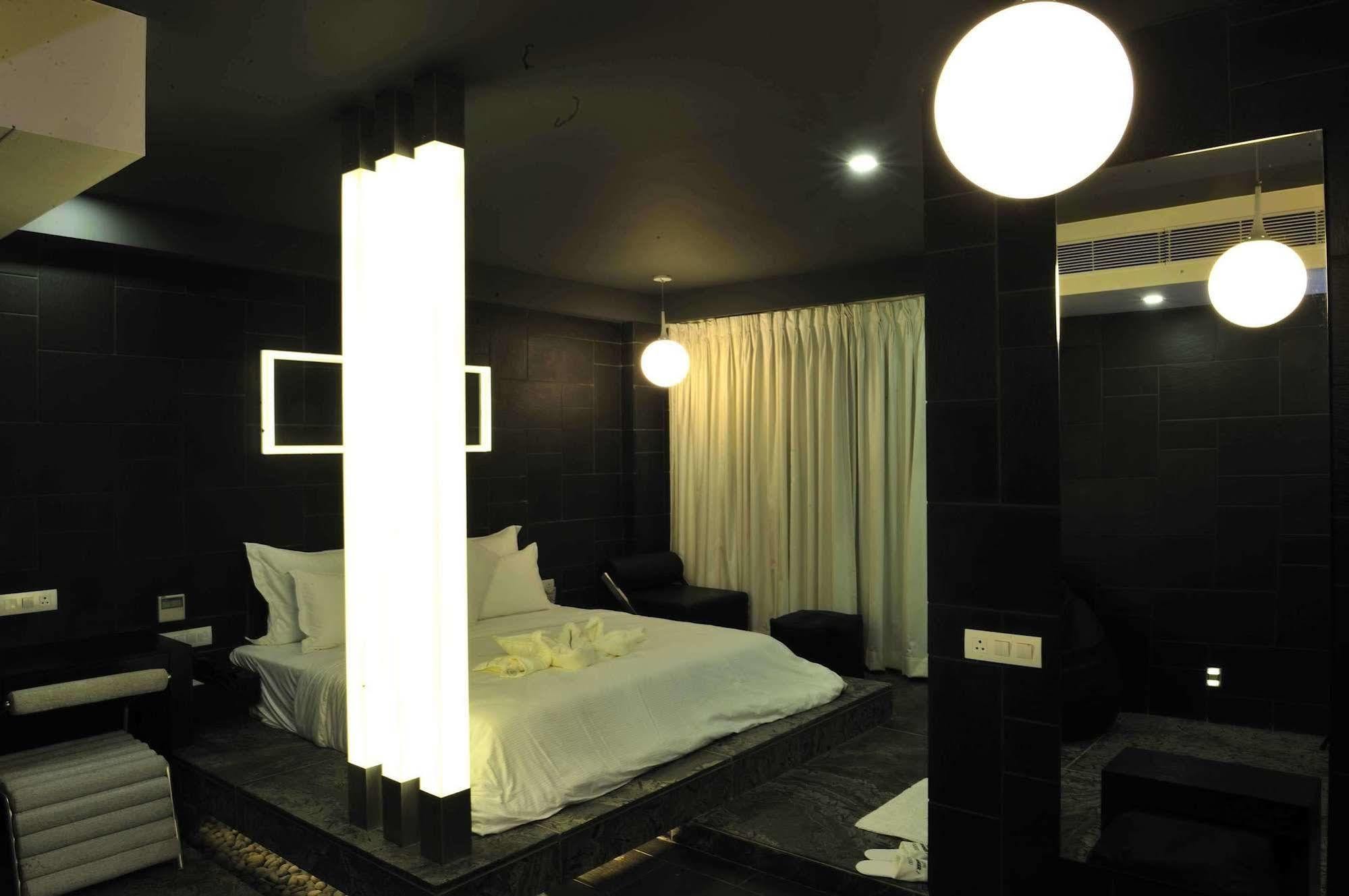 Hotel El Dorado Ahmedabad Extérieur photo