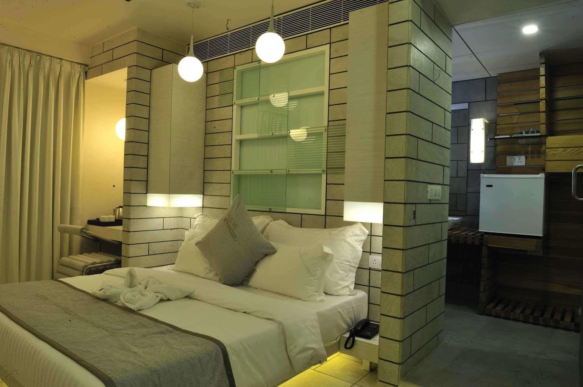 Hotel El Dorado Ahmedabad Extérieur photo
